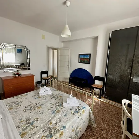 Via Trevisani * Bari